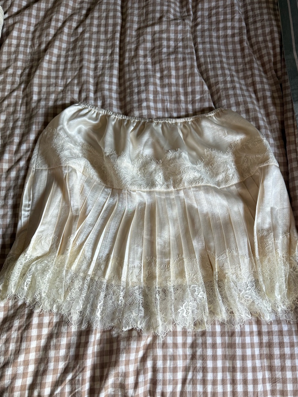 Amazon Cream Lace Pleated Mini Skirt